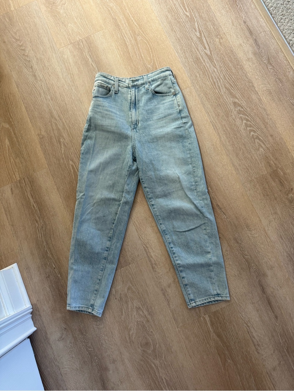 AG Jeans. Renn high rise barrel.